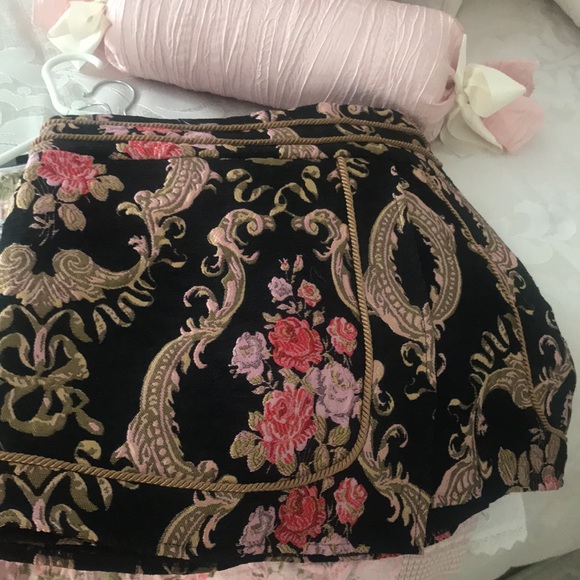 For the love of lemons tapestry skirt - Picture 1 of 4